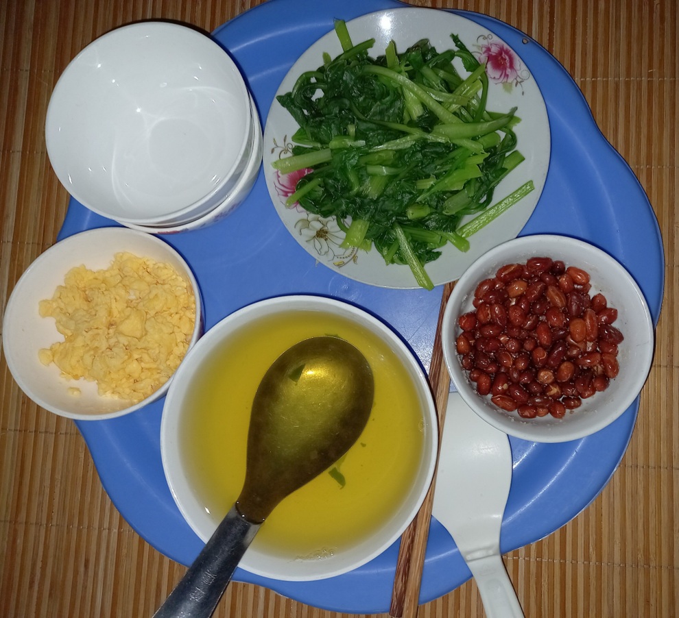 Cuộc sống lay lắt của 2 mẹ con chạy thận mắc kẹt ở phòng trọ vì Covid-19 - 2 Cuộc sống lay lắt của 2 mẹ con chạy thận mắc kẹt ở phòng trọ vì Covid-19 - 2