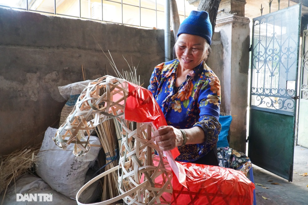 Thủ phủ vàng mã ở ngoại thành Hà Nội nhộn nhịp vào vụ Tết Nguyên đán - 9 Thủ phủ vàng mã ở ngoại thành Hà Nội nhộn nhịp vào vụ Tết Nguyên đán - 9
