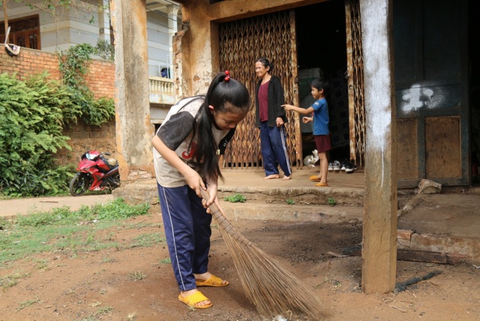 Những hình ảnh thay đổi số phận 3 bà cháu trong ngôi nhà hoang ở Tây Nguyên - 12 Những hình ảnh thay đổi số phận 3 bà cháu trong ngôi nhà hoang ở Tây Nguyên - 12