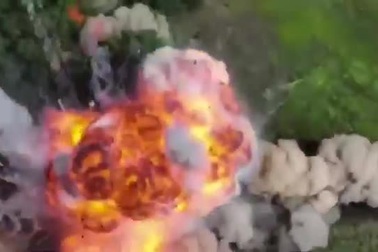 Video siêu tăng T-90 Nga trúng hỏa lực Ukraine, nổ như "cầu lửa"