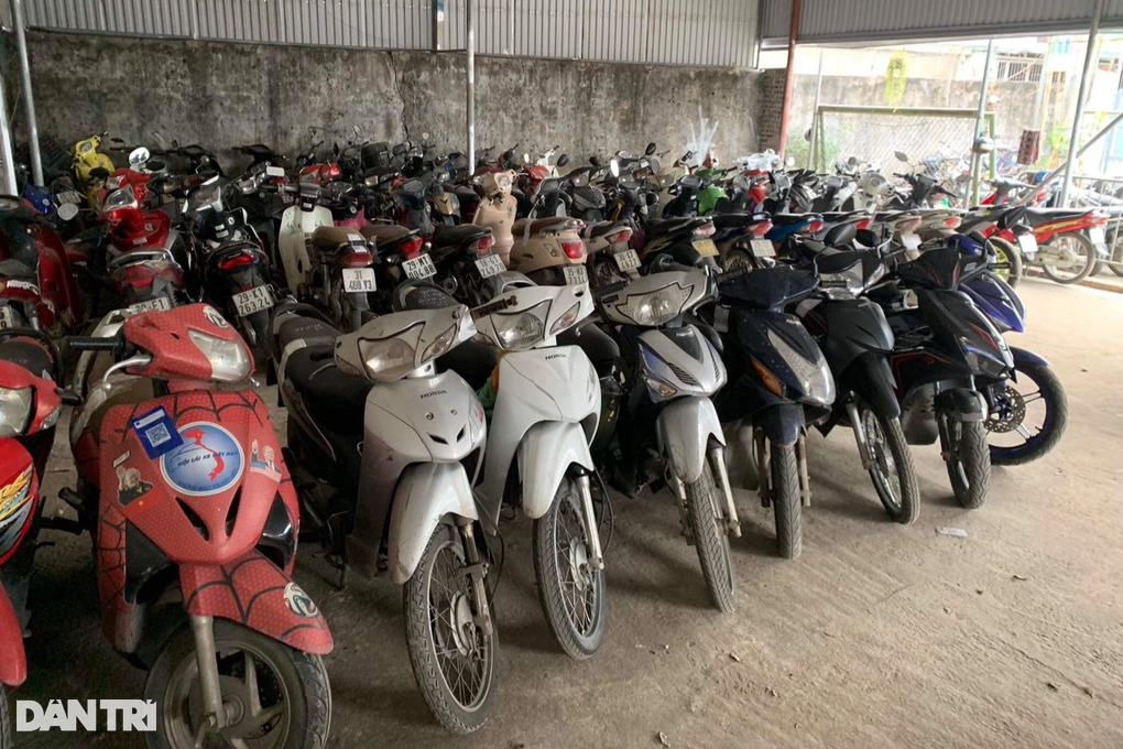 Người vi phạm bỏ xe làm tăng áp lực lên các bãi tạm giữ - 1 Người vi phạm bỏ xe làm tăng áp lực lên các bãi tạm giữ - 1