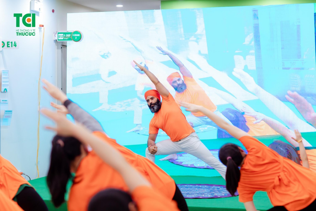 Lớp học yoga thai kỳ miễn phí tại Hà Nội thu hút nhiều mẹ bầu - 3 Lớp học yoga thai kỳ miễn phí tại Hà Nội thu hút nhiều mẹ bầu - 3