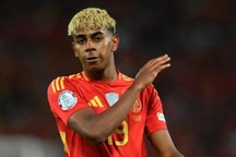 Lamine Yamal làm điều chưa từng có trong lịch sử bóng đá