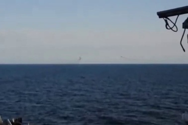 Video máy bay Su-24 của Nga áp sát tàu chiến Mỹ ở biển Baltic