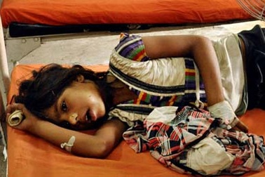 Ấn Độ: Thuốc sâu đậm đặc trong thức ăn khiến 23 học sinh tử vong