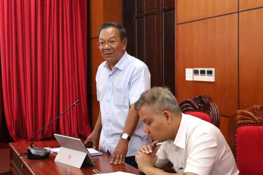 Bí thư Huyện ủy ở Đắk Lắk: Xin nghỉ hưu sớm để tạo điều kiện cho lớp trẻ - 1 Bí thư Huyện ủy ở Đắk Lắk: Xin nghỉ hưu sớm để tạo điều kiện cho lớp trẻ - 1