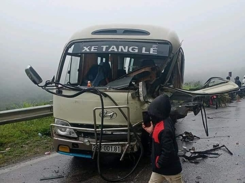 9 xe ô tô tông liên hoàn trên quốc lộ, giao thông ùn tắc kéo dài - 3 9 xe ô tô tông liên hoàn trên quốc lộ, giao thông ùn tắc kéo dài - 3