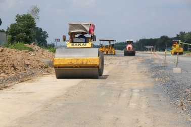 Thi công xuyên lễ trên tuyến đường kết nối sân bay Long Thành