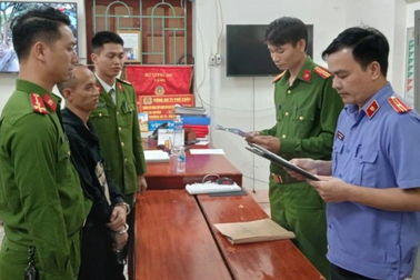 Vừa ra tù 2 ngày lại bị bắt vì đánh gãy răng nữ nhân viên nhà nghỉ