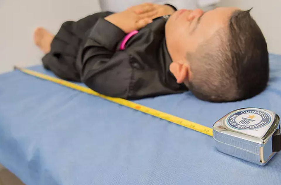 Người đàn ông được công nhận lùn nhất thế giới lần thứ hai trong đời - 2 Người đàn ông được công nhận lùn nhất thế giới lần thứ hai trong đời - 2