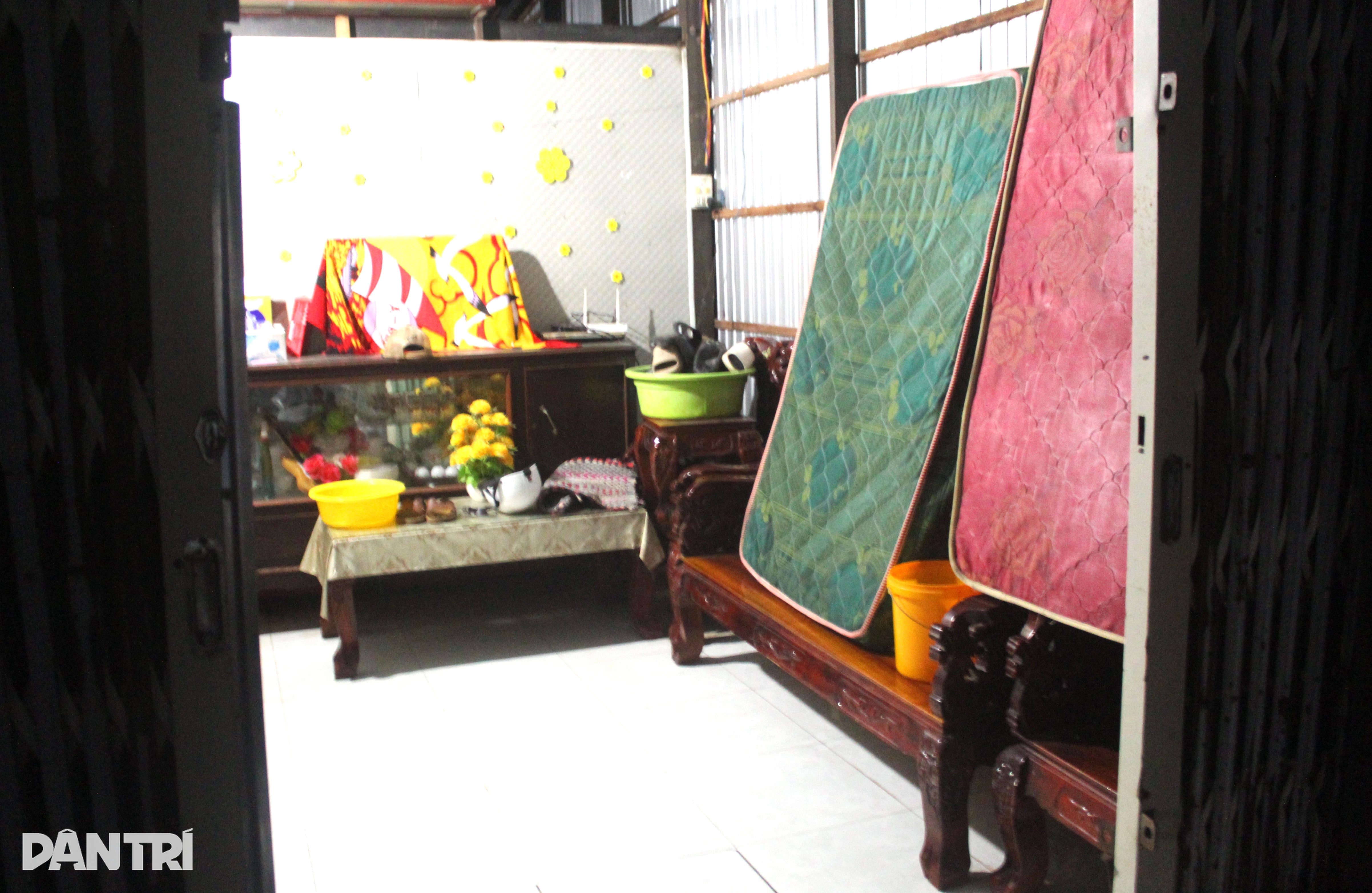 Nghèo muốn chết mà cứ phải quay quắt lo triều cường, nước ngập - 5 Nghèo muốn chết mà cứ phải quay quắt lo triều cường, nước ngập - 5