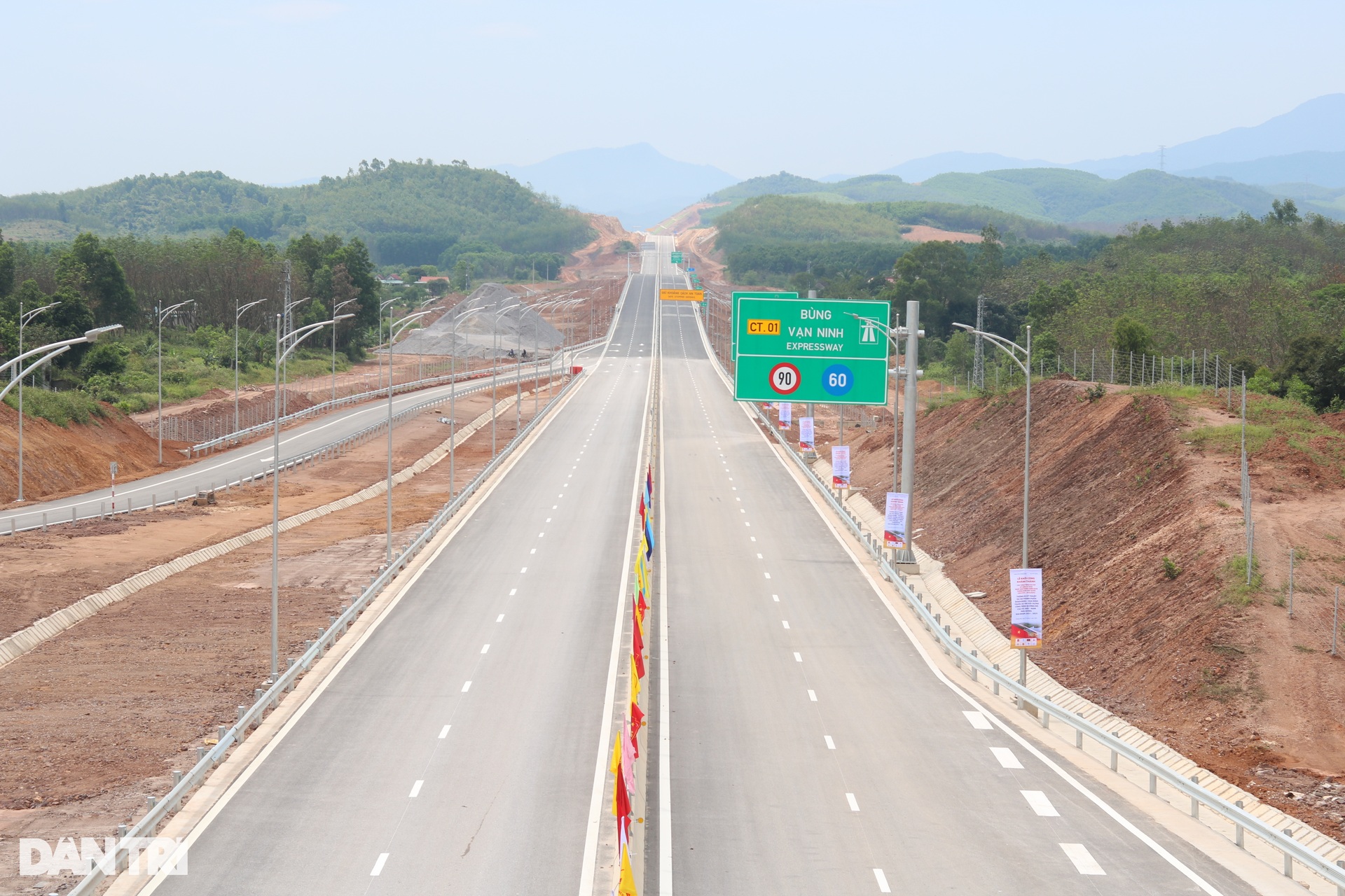 Cao tốc Vạn Ninh - Cam Lộ trước ngày thông xe kỹ thuật - 11 Cao tốc Vạn Ninh - Cam Lộ trước ngày thông xe kỹ thuật - 11