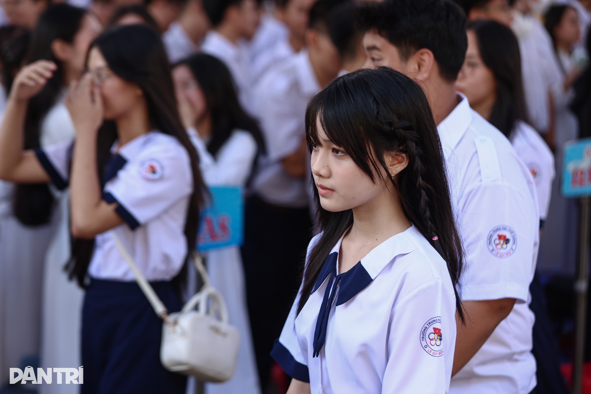 Nữ sinh Sài Thành thướt tha áo dài trắng trong ngày khai giảng - 7