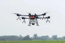 Máy bay không người lái "chém" trúng vùng đầu người đi đường