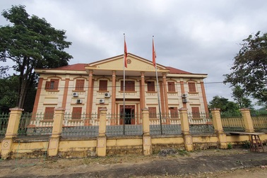 Chánh án tòa huyện bất ngờ khi cấp dưới bị bắt vì trốn truy nã