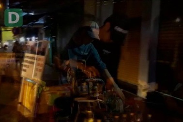 Chàng SV nghèo bán đá bào kiếm tiền ăn học