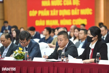 Khó kiểm soát việc môi giới thu tiền ngoài của người lao động