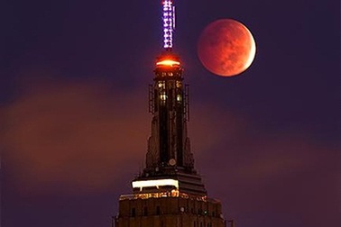 Ngắm mặt trăng “đổ máu” ở nhiều nơi trên thế giới