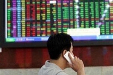 Gần 290 tỷ đồng cổ phiếu EIB “giao dịch bí mật”, STB tăng điểm mạnh