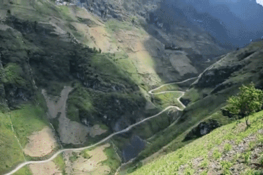 Đèo Mã Pí Lèng đẹp hùng vỹ trong mắt khách Tây