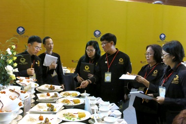 Thi "Chiếc Thìa Vàng", nhớ người xưa