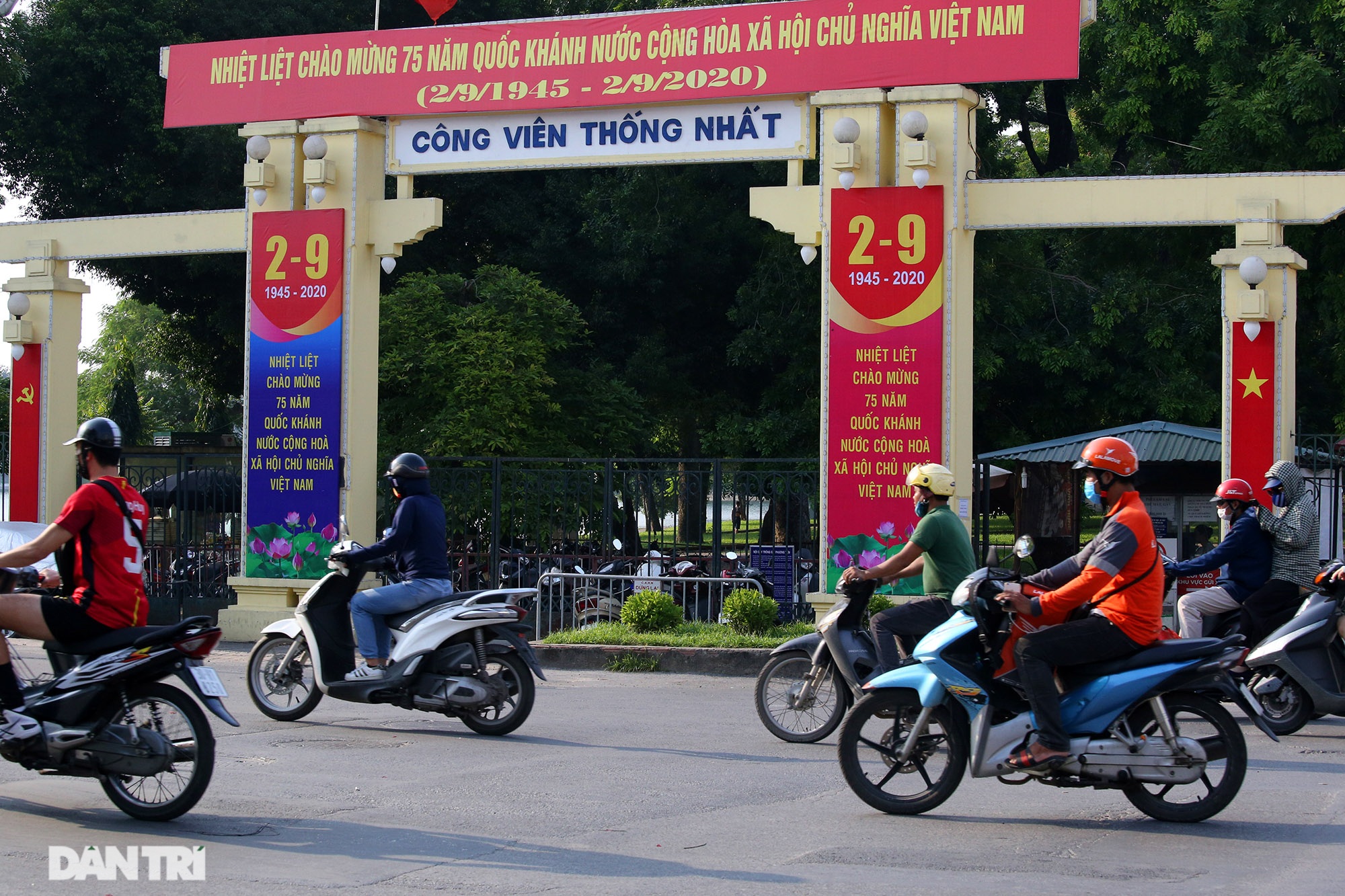 Đường phố Hà Nội rực rỡ cờ hoa chào mừng Quốc khánh 2/9 - 4 Đường phố Hà Nội rực rỡ cờ hoa chào mừng Quốc khánh 2/9 - 4