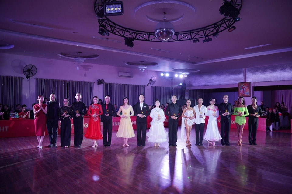 Kiện tướng dancesport Hồng Việt -Thu Trang tổ chức đêm nghệ thuật khiêu vũ - 2 Kiện tướng dancesport Hồng Việt -Thu Trang tổ chức đêm nghệ thuật khiêu vũ - 2