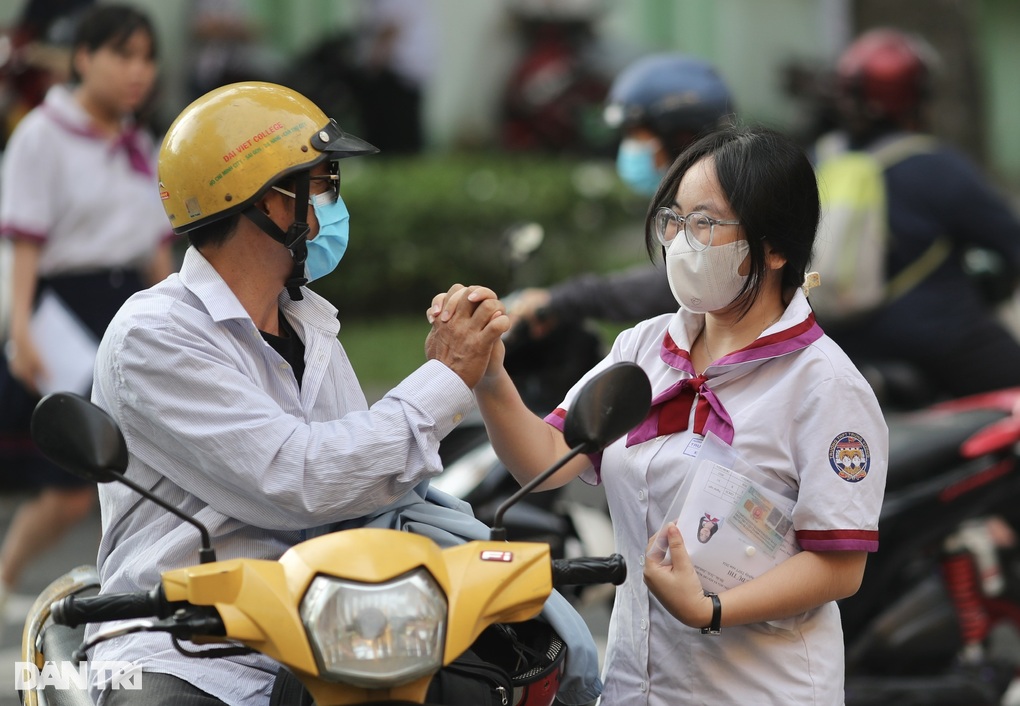 Đề ngữ văn giống tin đồn, Bộ GDĐT khẳng định do ngẫu nhiên - 2 Đề ngữ văn giống tin đồn, Bộ GDĐT khẳng định do ngẫu nhiên - 2