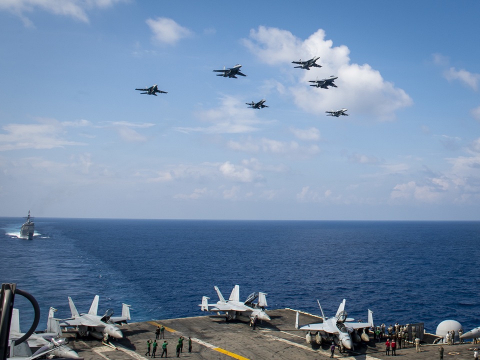 Tàu sân bay Mỹ diễn tập với tiêm kích Su-30 Malaysia trên Biển Đông - 2 Tàu sân bay Mỹ diễn tập với tiêm kích Su-30 Malaysia trên Biển Đông - 2