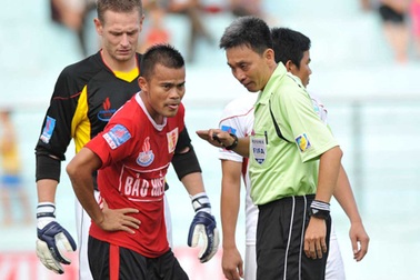 Trọng tài Võ Minh Trí giành “Còi vàng”