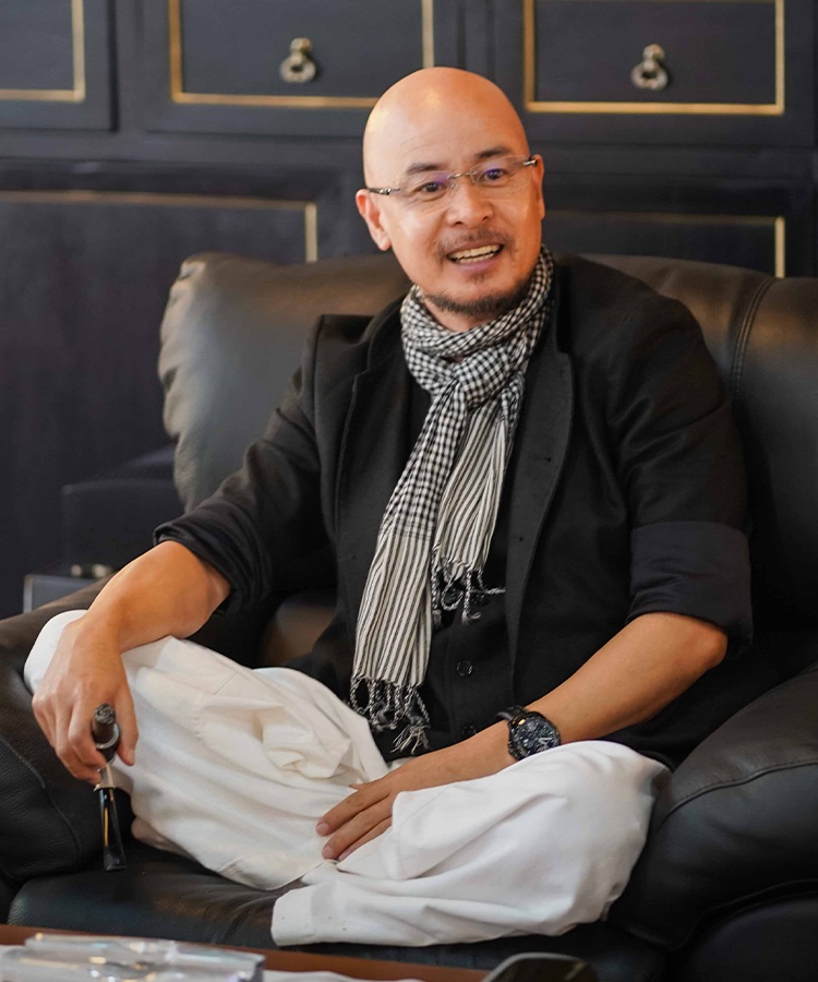 Đặng Lê Nguyên Vũ: Qua cô độc, nói không ai hiểu - 8 Đặng Lê Nguyên Vũ: Qua cô độc, nói không ai hiểu - 8