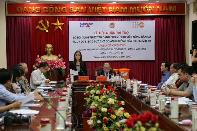 UNFPA Việt Nam cung ứng 3.700 bộ đồ dùng cứu trợ khẩn cấp cho phụ nữ có nguy cơ bị bạo lực trong bối cảnh COVID-19 - Ảnh 2.