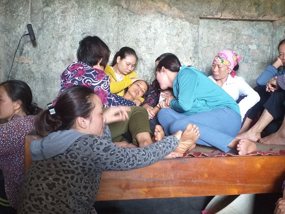 Con tôi phải nằm một mình lạnh lẽo trong rừng, đau đớn quá! - 1 Con tôi phải nằm một mình lạnh lẽo trong rừng, đau đớn quá! - 1