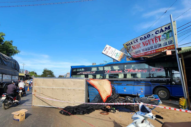 Ô tô khách mất lái tông tài xế xe tải tử vong