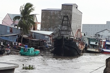 3 tàu cá cháy rụi khi đang neo đậu