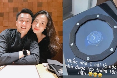 Đàm Thu Trang khoe quà 8/3 sớm của ông xã Quốc Cường