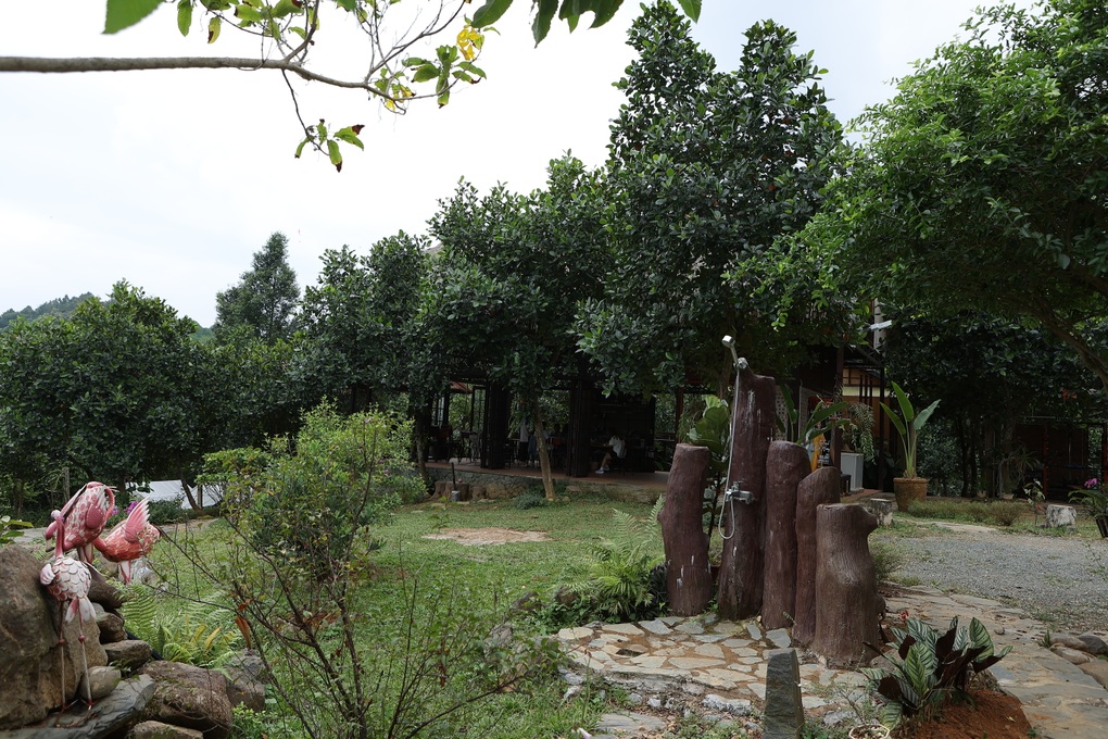 Đã mắt ngắm nhà vườn rộng 12.000m2 của ca sĩ Việt Hoàn - 9 Đã mắt ngắm nhà vườn rộng 12.000m2 của ca sĩ Việt Hoàn - 9