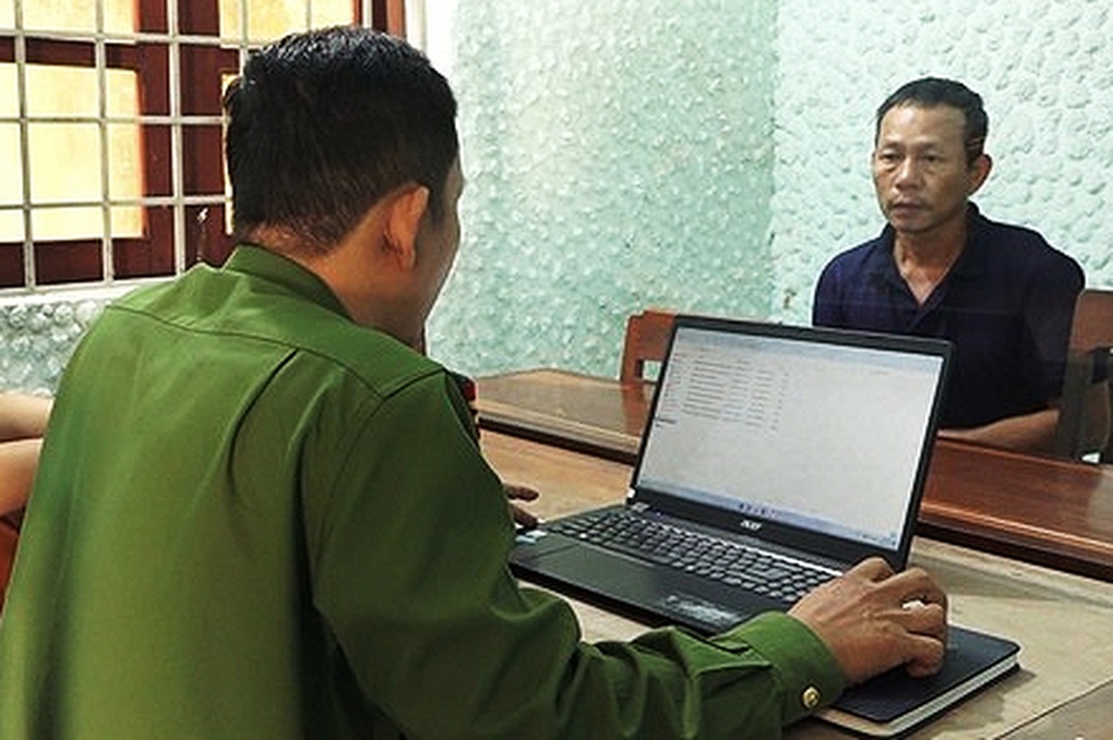 Vụ đánh gãy 2 tay shipper: Do nghi trộm dây chuyền? - 1 Vụ đánh gãy 2 tay shipper: Do nghi trộm dây chuyền? - 1