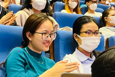 AI muốn giống con người, sinh viên ra trường lại muốn trở thành... cỗ máy