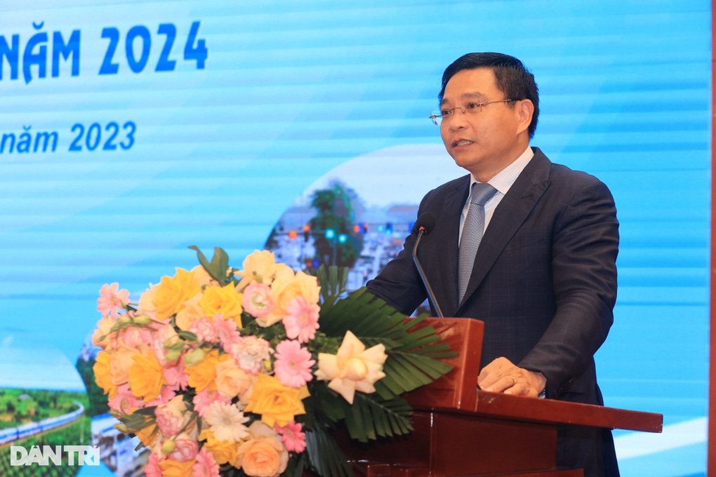 Báo Dân trí đạt giải Báo chí tuyên truyền về ATGT năm 2023 - 2 Báo Dân trí đạt giải Báo chí tuyên truyền về ATGT năm 2023 - 2