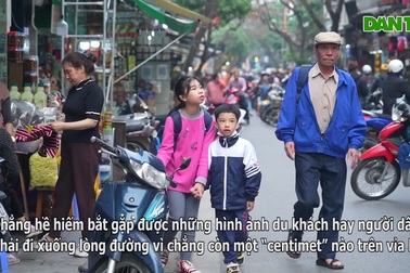 Vỉa hè Hà Nội bị lấn chiếm nghiêm trọng