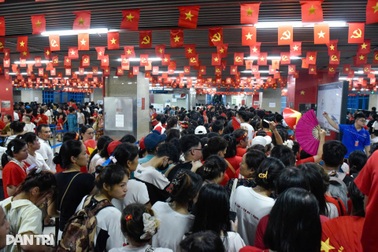 Hà Nội chạy tàu điện xuyên đêm, thay đổi lộ trình hàng chục tuyến buýt