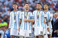 Báo Argentina minh oan cho đội nhà vụ "quay lưng" khi Tây Ban Nha nhận cúp