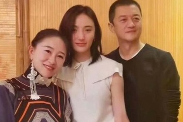 "Quách Tĩnh" Lý Á Bằng "hồi xuân" khi hò hẹn với mỹ nhân 9x