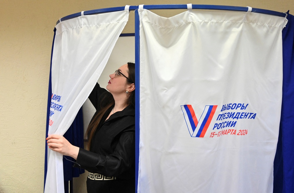 Người Nga đi bỏ phiếu bầu tổng thống - 1 Người Nga đi bỏ phiếu bầu tổng thống - 1