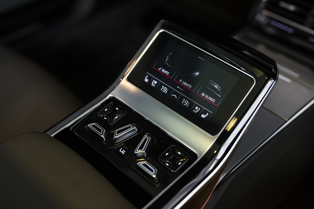 Chi tiết Audi A8L 2022, đối thủ của Mercedes-Benz S-Class và BMW 7-Series - 8 Chi tiết Audi A8L 2022, đối thủ của Mercedes-Benz S-Class và BMW 7-Series - 8