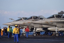 Tàu sân bay Pháp sẽ vào cuộc không kích IS từ hôm nay