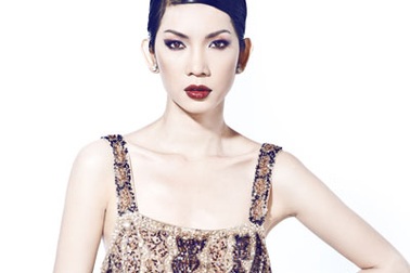 Xuân Lan “đắt show” chỉ đạo catwalk