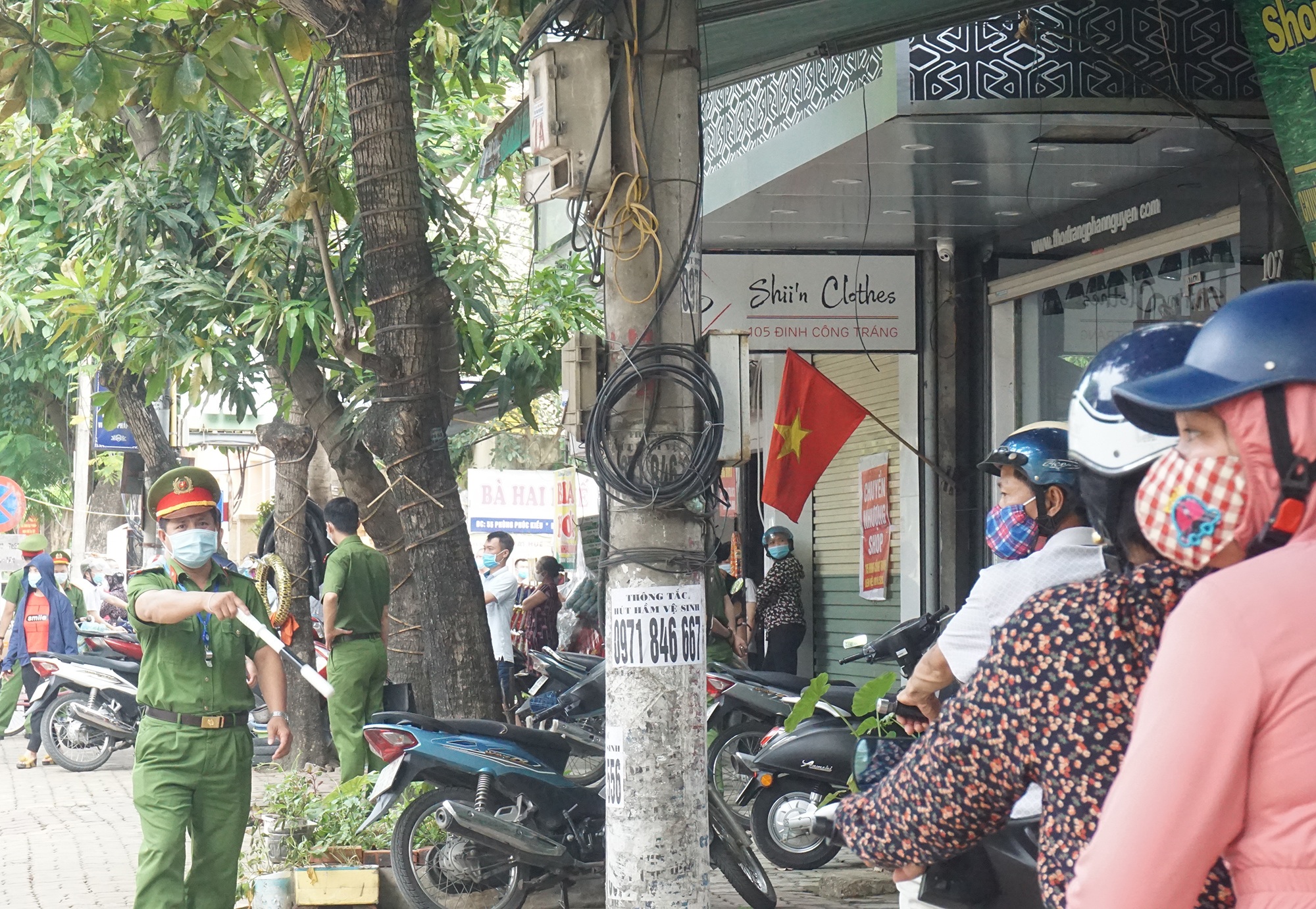 Hiện trường ám ảnh vụ cháy phòng trà khiến 6 người thiệt mạng - 10 Hiện trường ám ảnh vụ cháy phòng trà khiến 6 người thiệt mạng - 10