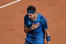 Tay vợt loại Djokovic tiếp tục gây sốc ở Rome Masters